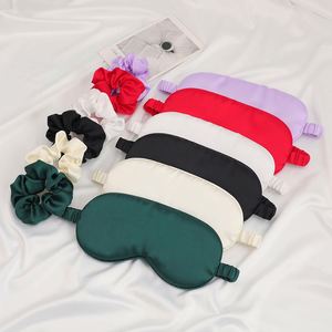 Ensemble de masques pour les yeux en satin de soie et chouchous personnalisés, masques de sommeil pour demoiselles d'honneur, cadeaux pour demoiselles d'honneur - Product Image 1