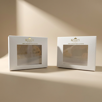 Boîte d'emballage rigide personnalisée avec trou de suspension, fenêtre transparente en PET, doublure en aluminium et fermeture magnétique pour gloss à lèvres