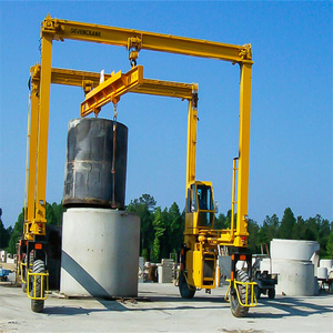 Grúa semieléctrica RTG de 34t, resistente al polvo, de alta eficiencia, para elevación en muelle seco, con motor de control remoto inalámbrico de 17m, para diversos equipos mecánicos. - Product Image 1