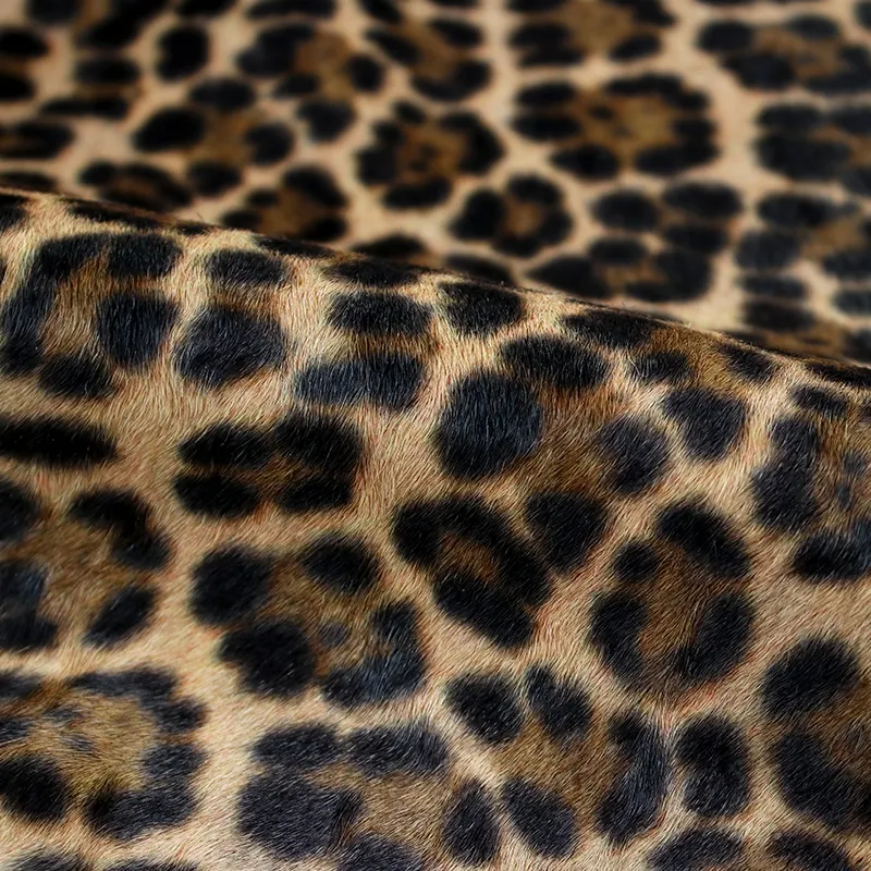 Meilleure vente Poils en cuir véritable léopard imprimés numériquement sur cuir de vache fini