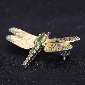 Broche de piedras preciosas de colores naturales con diseño de libélula Broche de peridoto de plata esterlina de compromiso de lujo elegante clásico - Product Image 4