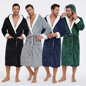 Accappatoio in flanella di lusso con cappuccio da uomo, morbido in pile, vestaglia da notte oversize personalizzabile, disponibile negli USA - Product Image 3