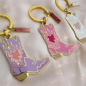 Porte-clés Botte de Cowgirl 'Burning Love' - Rose Lilas Blanc - Porte-clés Botte de Cowgirl - Botte de Cowboy - Porte-clés en Émail - Cadeaux Mignons - Product Image 1