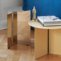 Kinno Meilleure vente Table d'appoint nordique simple Style crème avec bord géométrique en métal Tables basses en acier pour la maison et l'extérieur