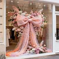 Lentevitrine kunstbloemen strikdecoraties winkelcentrum winkel visuele merchandising sfeerverhogende bloemstukken