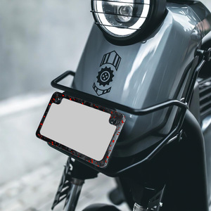 Cadre de <span class=keywords><strong>plaque</strong></span> d'<span class=keywords><strong>immatriculation</strong></span> de moto en fibre de carbone CNC Texture forgée de couleur pour scooters/cyclomoteurs - Product Image 5