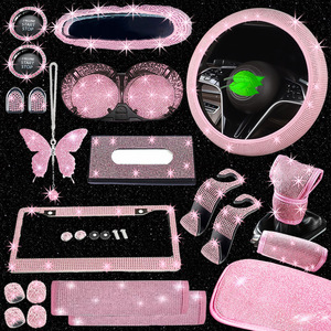 Oferta Especial: <span class=keywords><strong>Funda</strong></span> de <span class=keywords><strong>Volante</strong></span> Rosa con Diamantes Brillantes y Set de Accesorios para <span class=keywords><strong>Coche</strong></span> con Pedrería (22 Piezas) - Cubre Palanca de Cambios y Almohadilla para Reposabrazos de Ajuste Universal - Product Image 1