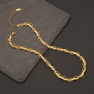 Collection de colliers fantaisie |   Collier ras du cou en acier inoxydable plaqué or 18 carats PVD, chaîne mélangée faite à la main, design unique pour femmes - Product Image 3