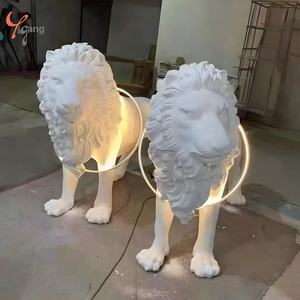 Lampada da Terra Moderna Personalizzata a Forma di Animale Statua di Leone Bianco Oro <span class=keywords><strong>Rosso</strong></span> Scultura in Resina-Fibra di Vetro per Interni ed Esterni Luci Decorative per la Casa - Product Image 1