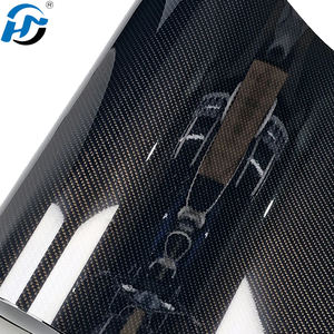 Vinilo Adhesivo para Interiores de Auto, PET TPU de Alta Definición, Fibra de <span class=keywords><strong>Carbono</strong></span> 9D, Dorado y Negro, Sin Burbujas - Product Image 2