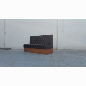 Set di Arredamento per Ristoranti: Sedie in Legno Massello, Tavoli con Base in Metallo per Caffè, Bistrot, Hotel e Uso Commerciale - Product Image 3
