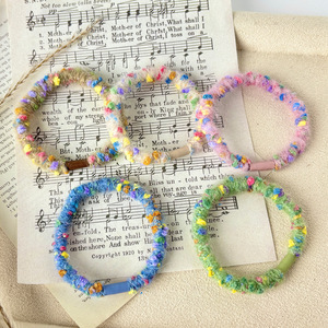 Attaches pour cheveux en fil coloré avec éléments floraux, haute élasticité pour un usage quotidien, accessoires pour cheveux pour femmes, forme ronde, fabriquées à la main - Product Image 2