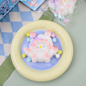 Vente directe usine en gros : Jouet anti-stress unique en TPR en forme d'agneau, cadeau souple à rebond lent, jouet à pincer et à presser - Product Image 1