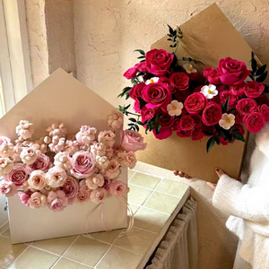Lussuosa Scatola di Fiori Romantica per San Valentino, Elegante Confezione Regalo Riutilizzabile con Stampa CMYK e Logo - Product Image 1