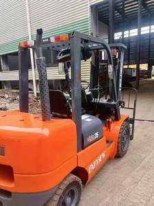 Carretilla Elevadora Diésel con Cabina, 3 Toneladas, 5 Toneladas, 7 Toneladas, Nueva, Motor ISUZU Japonés, Neumáticos Sólidos, Mástil de 3 Etapas, Posición de Horquilla, EPA/Euro 5, 4WD, 3500 mm - Product Image 5