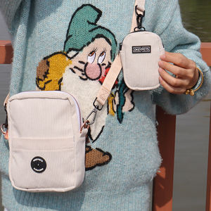 Nuova Borsa Personalizzata per Snack con Tracolla in Nylon Personalizzata, Borsa a Tracolla per Passeggiare con il Cane con Dispenser per Sacchetti Igienici - Product Image 3