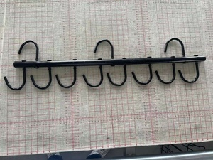 Porte-équipement noir Horshi avec 5 crochets pivotants, crochets portables pour bridons, supports pour équipement équestre - Product Image 5