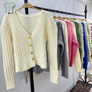 Vente en gros de pulls en tricot pour femmes d'occasion, chauds, à boutons, style mixte, mode décontractée, polyester/coton de haute qualité, vêtements usagés - Product Image 1