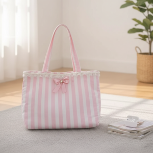 Bolsa <span class=keywords><strong>de</strong></span> Lona Personalizable al por Mayor con Rayas Rosas y Blancas, Lazo y Ribete Festoneado para Viajes - Product Image 3