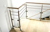 Escalier droit de luxe PRIMA avec poutre en acier au carbone pour un design d'intérieur moderne