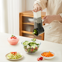 Oplaadbare fruit- en groentesnijder, draagbaar en draadloos, met Type-C oplaadpoort en 2500mA lithium batterij.