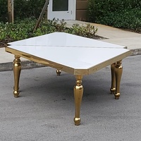 Meubles de location pour mariage, tables de restaurant triangulaires en acier inoxydable or avec miroir en MDF blanc et verre