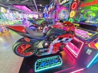 Centre de jeux électroniques à grande échelle avec simulateur de moto dynamique pour deux personnes et machines de jeux d'arcade à pièces