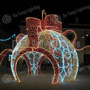 Grande lampe à motif de boule de Noël LED IP65 pour extérieur, pour entrée de parc et aménagement de scène de festival - Product Image 5