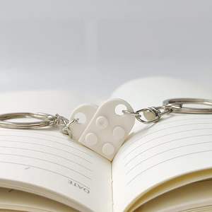 Ensemble de porte-clés en forme de cœur, 2 pièces, cadeaux assortis <span class=keywords><strong>pour</strong></span> couples, cadeaux <span class=keywords><strong>pour</strong></span> petit ami, petite amie, Saint-Valentin, anniversaire, Noël - Product Image 4