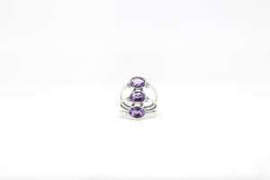 Nouvelle Arrivée Bague Artisanale en Argent à Trois Pierres, Peridot Vert Naturel et Améthyste, Style Bohème, Bijoux de Mariage, Vente en Gros pour Cadeaux - Product Image 4