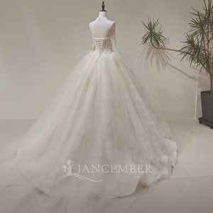 Vestido de Novia LY99 Exclusivo con Cuello Barco, Bordado de Flores en 3D y Diseño de Encaje, Estilo Princesa - Product Image 2
