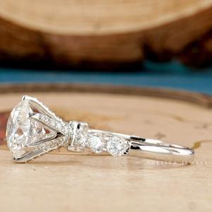 Magnifiques bagues en diamant provenant de collections de joaillerie fine, conçues pour offrir un style luxueux et une beauté étincelante pour les occasions spéciales. - Product Image 4