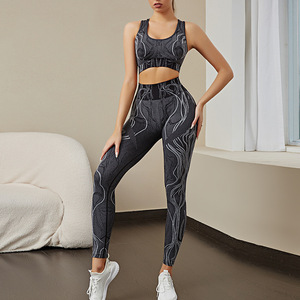 Set <span class=keywords><strong>Sportivo</strong></span> <span class=keywords><strong>da</strong></span> <span class=keywords><strong>Donna</strong></span>: <span class=keywords><strong>Reggiseno</strong></span> e Leggings Senza Cuciture, Abbigliamento Fitness e Yoga, Vestiti <span class=keywords><strong>da</strong></span> Palestra ad Asciugatura Rapida - Product Image 4
