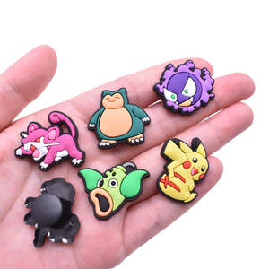 Zapatos de lujo decoración personalizada encanto dibujos animados Poke <span class=keywords><strong>Pika</strong></span> Bulbasaur Psyduck Charmander Gengar encantos DIY accesorios diseñador - Product Image 3