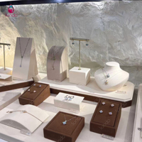 Vitrine de présentation de bijoux en verre sans cadre Sundo, comptoir de magasin de bijouterie, armoire en bois et pierre, fabrication sur mesure pour la vente au détail