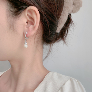 Boucles d'oreilles créoles en perles d'eau douce KAMMY 13,6 mm, plaquées rhodium/platine, argent sterling 925, bijoux élégants pour femme, pour les fêtes - Product Image 4