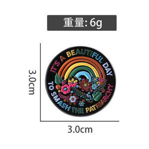 Broche <span class=keywords><strong>ronde</strong></span> de lettre de phrase anglaise créative fleurs arc-en-ciel <span class=keywords><strong>c</strong></span>'<span class=keywords><strong>est</strong></span> une <span class=keywords><strong>belle</strong></span> journée pour écraser l'épinglette en émail du patriarcat - Product Image 5