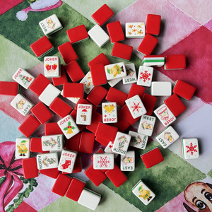 Jeu de Mahjong américain personnalisé en acrylique gravé, tuiles de Mahjong américaines, design rouge de Noël, idée cadeau pour une soirée de jeu familiale festive - Product Image 2