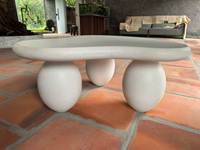 Table basse moderne en MGO blanc pour l'intérieur et l'extérieur, plateau unique en forme de nuage, base ovale triple, table basse en béton, table centrale en ciment