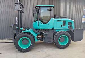 Montacargas Todoterreno 4x4 Diésel de 5 Toneladas para Terrenos Difíciles con Motor Potente y Neumáticos Neumáticos - Product Image 3