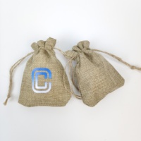 Pochette en jute naturelle écologique avec cordon de serrage, logo personnalisé imprimé, petit sac cadeau en toile de jute, sac d'emballage pour bijoux réutilisable en toile de jute
