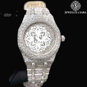 Reloj de Diamantes en Oro Rosa con Incrustaciones Completas, Movimiento de Cuarzo de Precisión, para Eventos Casuales y Formales, Disponible para Exportación - Product Image 2