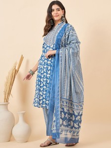 Cuello mandarín estampado motivos étnicos Kurta de algodón puro con pantalón y Dupatta - Product Image 3