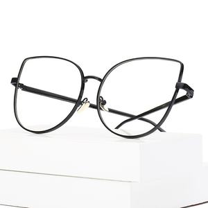 Vente en gros lots stock <span class=keywords><strong>de</strong></span> lunettes <span class=keywords><strong>de</strong></span> lecture à écran blanc pour hommes et femmes tendance miroir plat monture dorée fabriqué TR90 à la mode AliExpress - Product Image 6