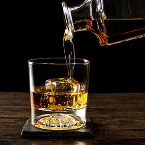 Verre à whisky créatif en forme de base de basket-ball, <span class=keywords><strong>verrerie</strong></span> à thème sportif unique et gaufrée, verre à whisky de luxe avec fond 3D pour les fans de <span class=keywords><strong>la</strong></span> NBA, cadeau - Product Image 4