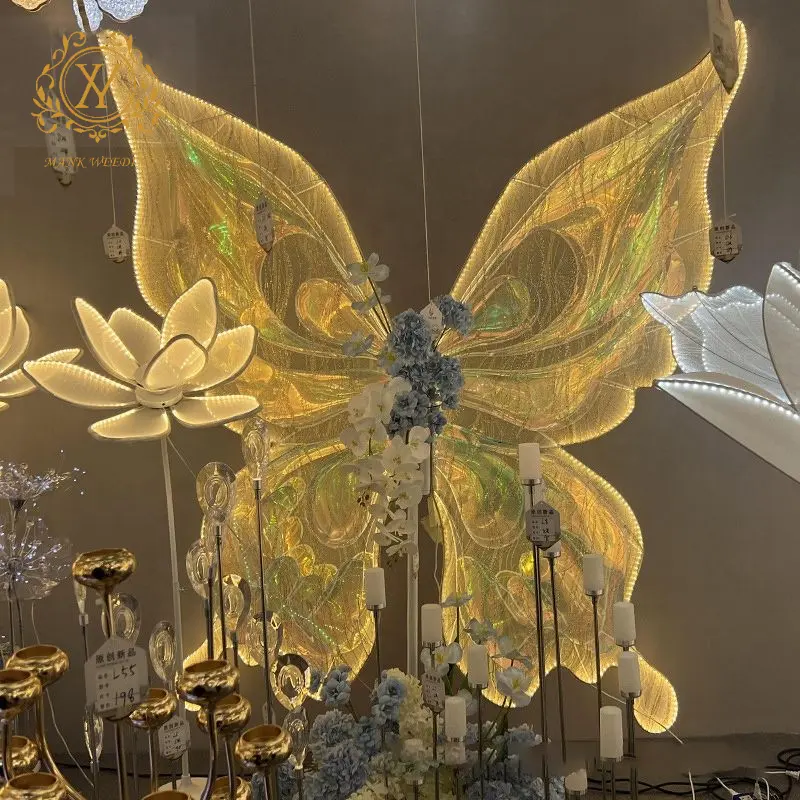 Romantische LED-Schmetterlingsflügel Kulisse Licht Pfadlichter Wegweiser für Hochzeit Party große Bühne Dekoration Prop