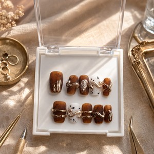 Faux ongles à presser en marbre marron avec accent doré, ensemble d'ongles carrés pour salon et soirées - Product Image 5