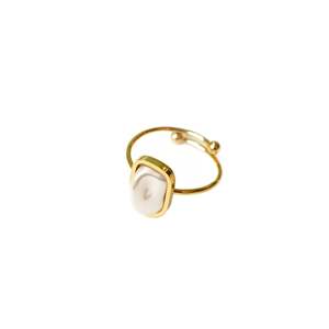 แหวนมุกชุบทอง 316L สแตนเลสสตีล ทนทาน เป็นมิตรต่อสิ่งแวดล้อม - Product Image 1