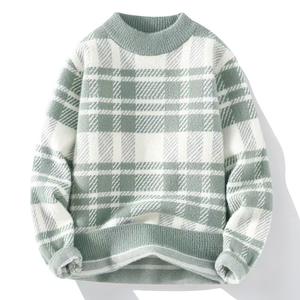 Vente en gros de pulls en laine confortables à col ras du cou pour hommes, tricots à blocs de couleurs rayés anti-rides, style chaud pour l'hiver - Product Image 1