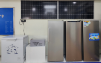 Réfrigérateur solaire DC 139L 12V 24V vertical avec congélateur inférieur pour caravane et camping-car